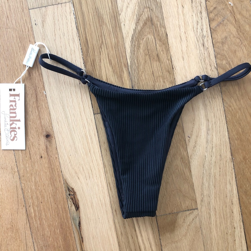 Frankie’s Bikinis Sara bottom black small. New with tags.